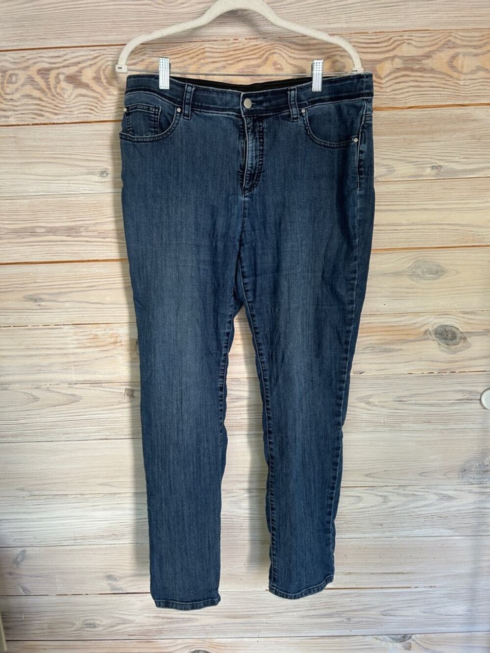 Chico’s Fabulously Slimming *RETIRED STYLE* Dark Blue Short Jeans Size 1.5